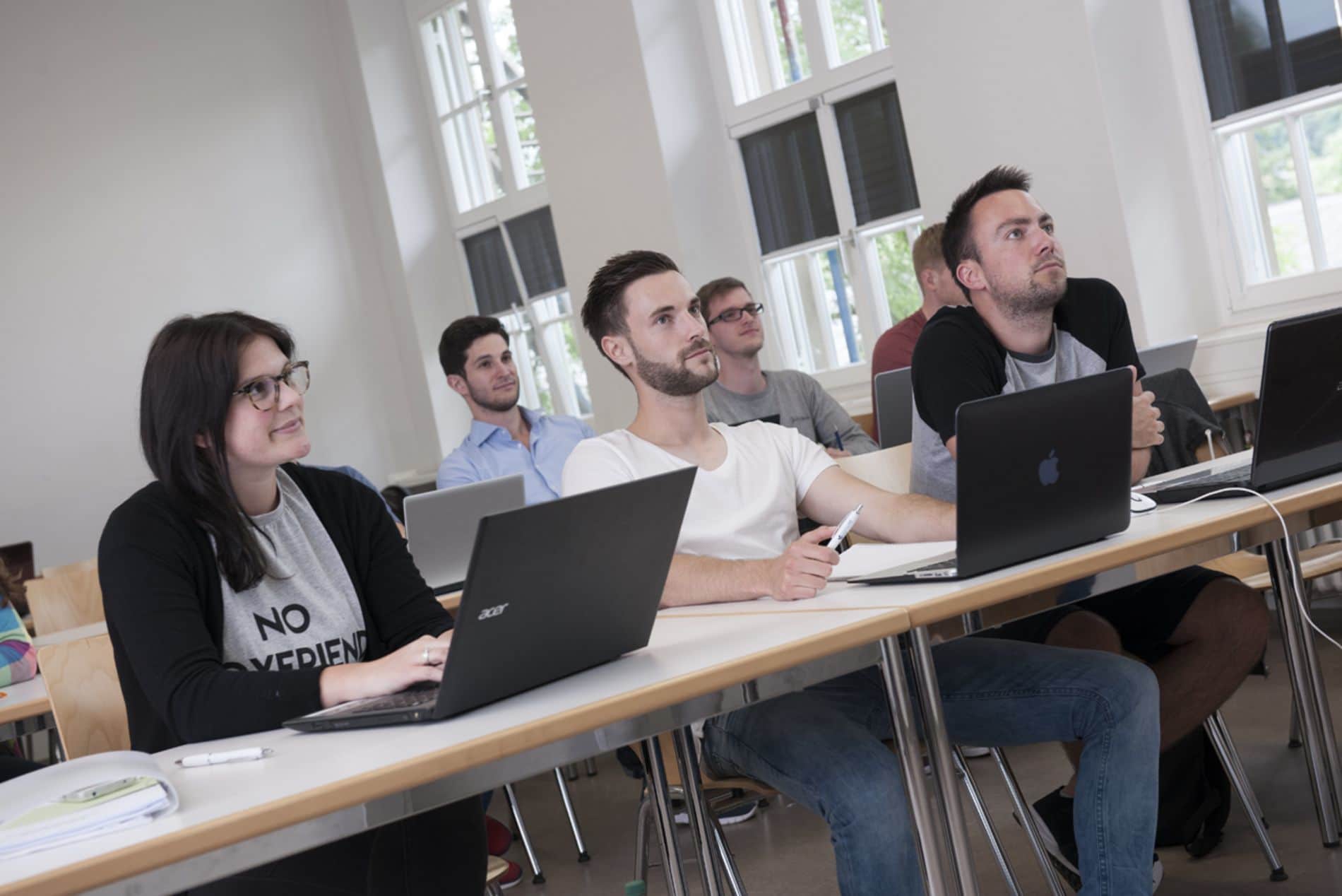 Master Studenten aus dem Studiengang Finance besuchen eine Vorlesung an der Hochschule Trier.