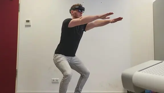 Trainingsdurchführung mit Mixed-Reality Brille und kamerabasiertem Sensor