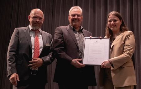 Martin-Klar-Preis - Katharina Kuhn mit Prof. Dr. Klaus Helling (links) und Prof. Dr.-Ing. Peter Gutheil