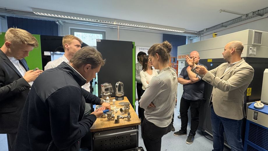 Gemeinsame Laborführung am Umwelt-Campus Birkenfeld mit Doktoranden des Umwelt-Campus Birkenfeld, der Hochschule Aalen und des Karlsruher Instituts für Technologie