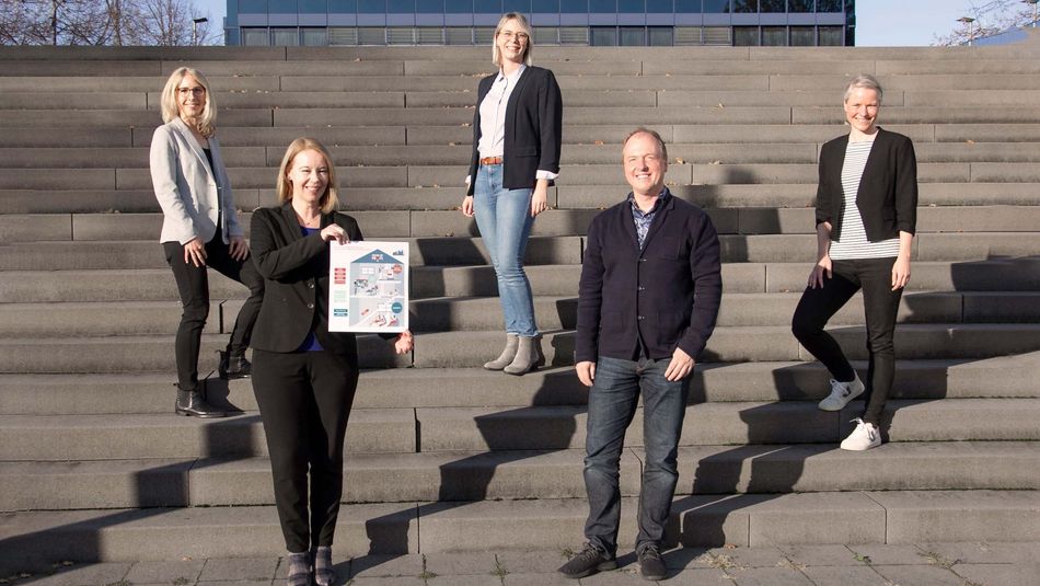 (f.l.t.r.) Christina Schwardt (Presidential Officer), Prof. Dr. Dorit Schumann (President of Trier University of Applied Sciences), Lisa Lill (Project Coordinator Application Phase), Prof. Dr. Stefan Diemer (Vice President Research of Trier University of Applied Sciences (until August 31, 2021)) and Dr. Eva Klos (Research Funding Officer) are pleased about the funding for the recruitment and development of professorial staff;