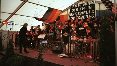 1996 Eröffnung UCB mit Band