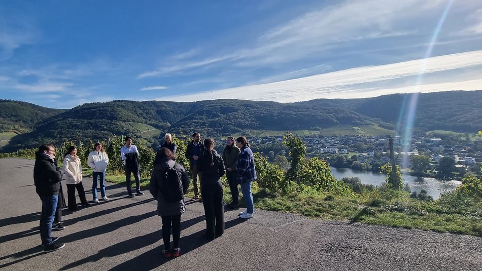 Studierende der Lebensmittelwirtschaft in den Weinbergen der Mosel