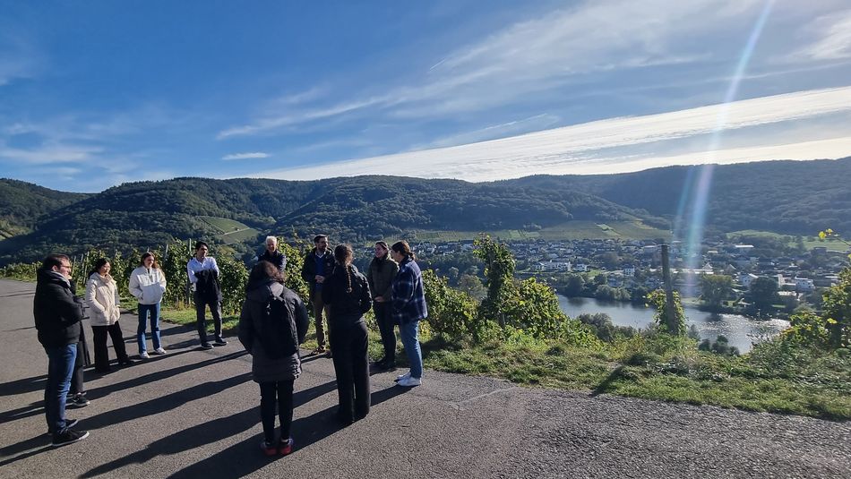 Studierende der Lebensmittelwirtschaft in den Weinbergen der Mosel