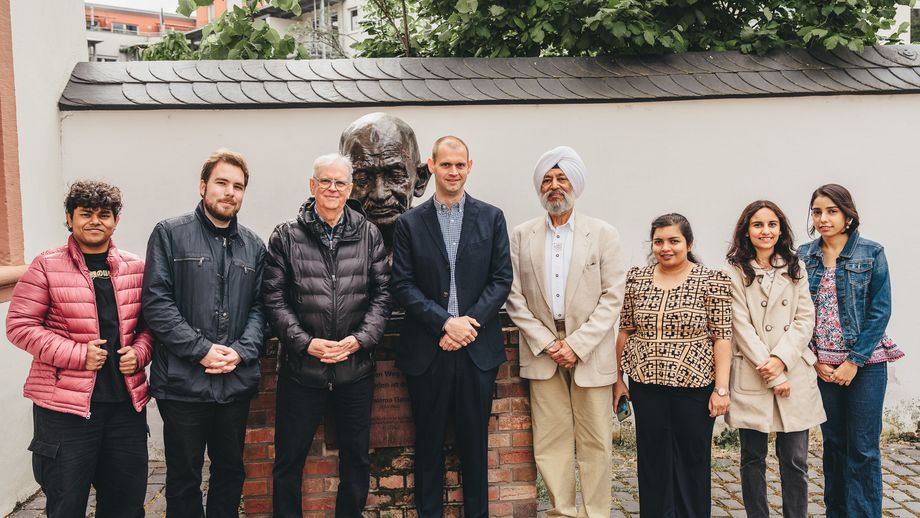 Gruppenfoto anlässlich der Ehrung von Dr. Felix Bentgens