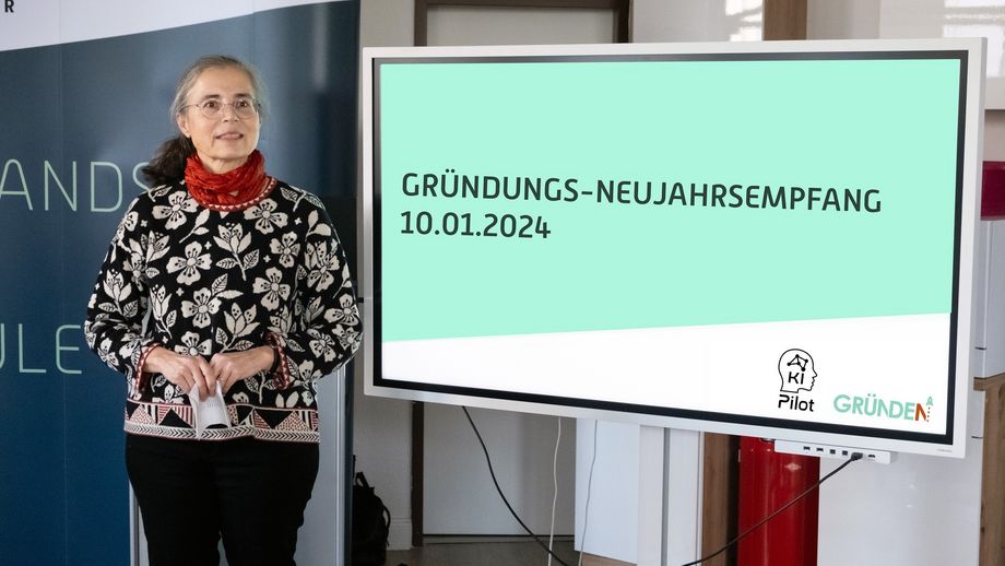 Professorin Sparmann bei der Begrüßung zum Gründungs-Neujahrsempfang