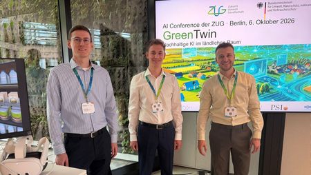 Max Dengler, Paul Rübenich und Kristof Ueding (v. l.) am Stand mit dem VR-Demonstrator von GreenTwin