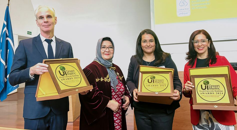 Jackeline Martinez (2.v.r.) vom Umwelt-Campus/IfaS mit der Gründerin des Rankings Prof. Riri Fitri Sari (2.v.l.) und weiteren Preisträgern in São Paulo.