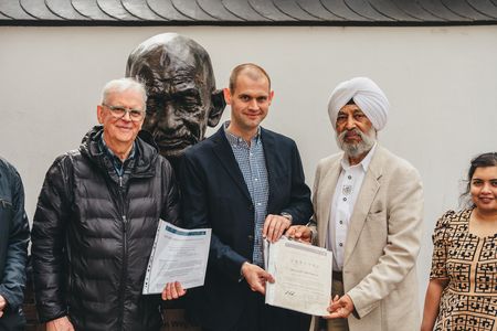Urkundenübergabe an Dr. Felix Bentgens
