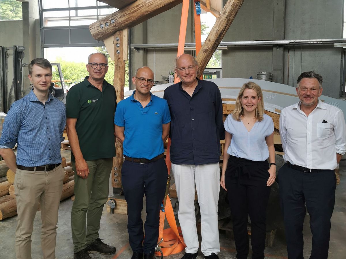 Verena Hubertz zu Besuch im Holzkompetenzzentrum