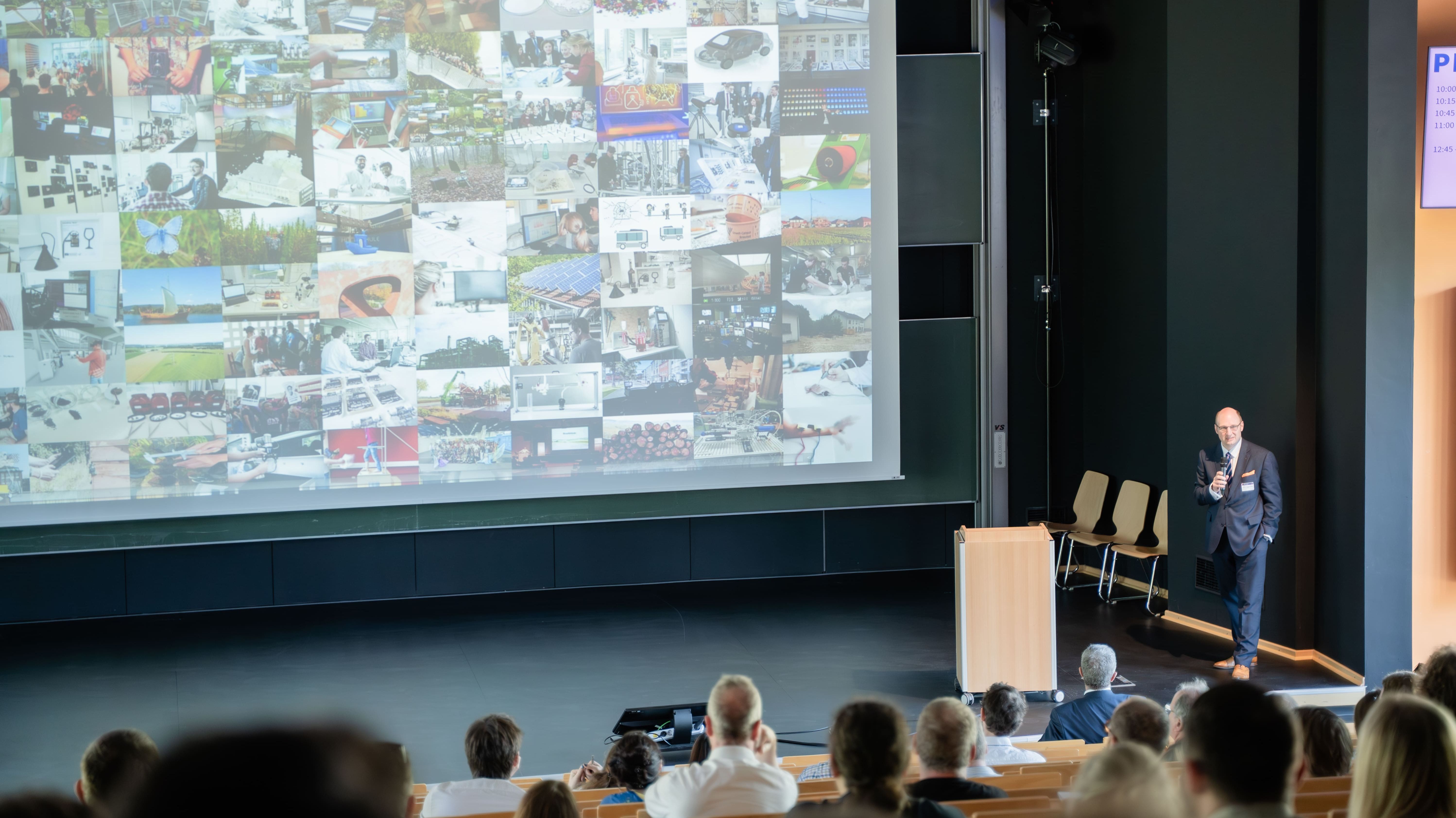 Vizepräsident auf der Bühne