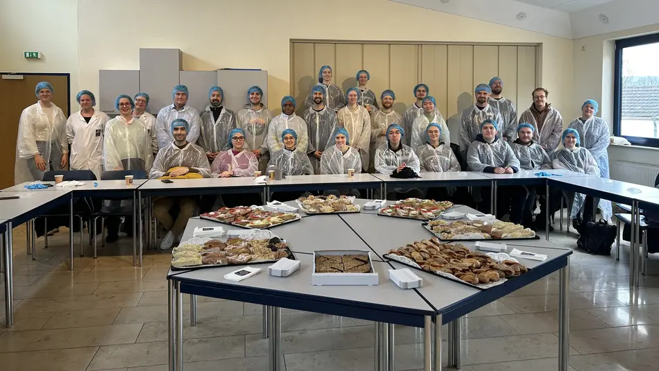 Studierende der Lebensmitteltechnik der Hochschule Trier im Gastraum der Großbäckerei Biebelhausener Mühle