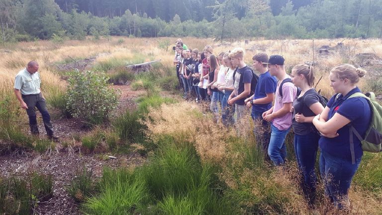 Schüler*innengruppe im Nationalpark