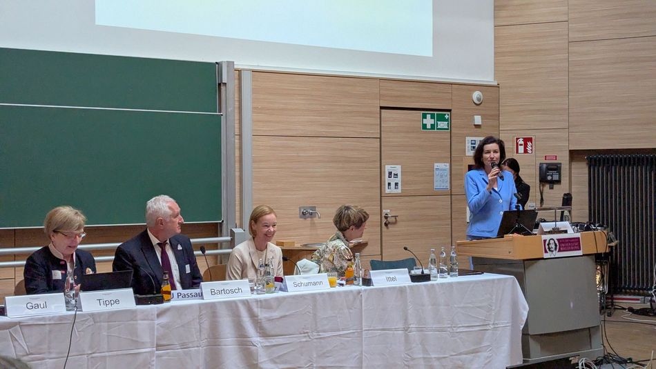 Präsidentin Dorit Schumann trifft Bundesministerin für Forschung, Technologie und Raumfahrt Dorothee Bär