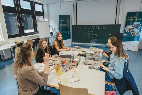 Schülerinnen im Workshop