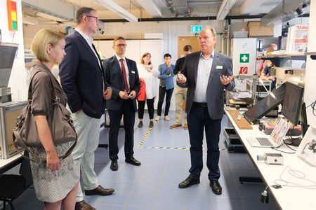 Minister Schweitzer besucht Umwelt-Campus Birkenfeld