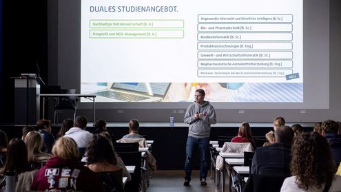 Begrüßung durch den Initiator des Hochschulpraktikums Prof. Dr. Stephan Didas