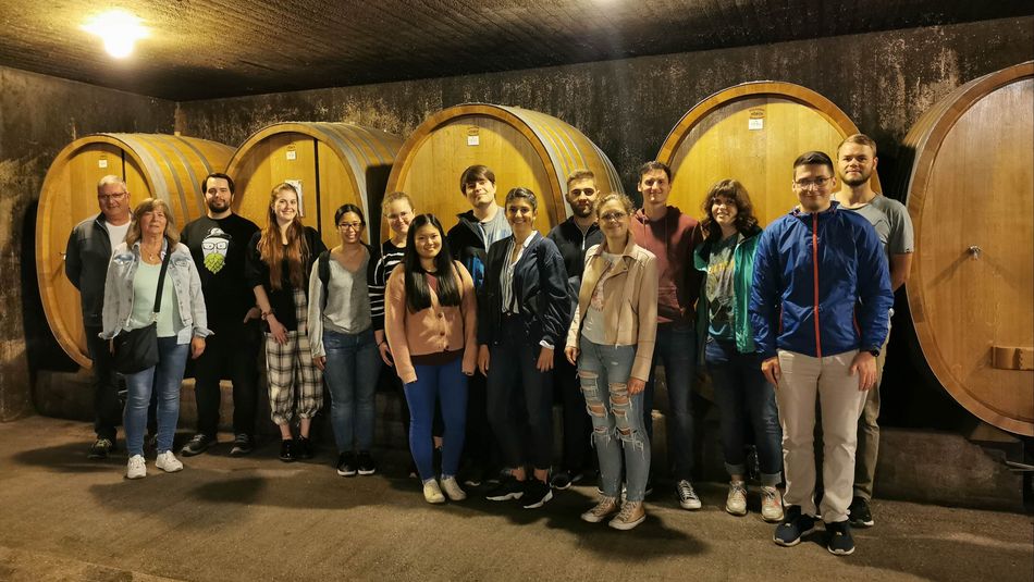 Studentengruppe der Lebensmitteltechnologie auf Exkursion zum Thema Getränkeherstellung in den Bischöflichen Weingütern in Trier.