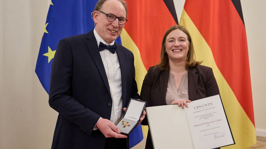 Prof. Klaus-Uwe Gollmer mit der stellvertretenden Ministerpräsidentin Katharina Binz