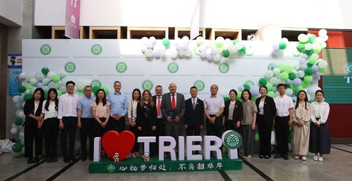 Strategisches JMC-Meeting und erste Abschlussfeier am Yantai Trier College