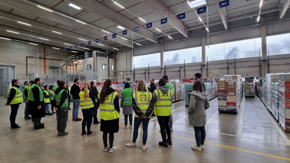 Studierende Exkursion Lidl Lager St. Ingbert