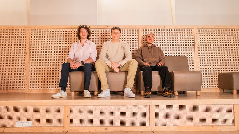 Gruppenfoto des deutsch-französischen Teams des Umwelt-Campus Birkenfeld und der ENSISA Mulhouse (von links nach rechts: Mercutio Plinguier, Leo Gehlen, Jean Novello; Foto: Anne Lienhart) 