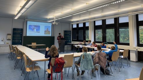 Kinder im Kinder-Uni Seminar über Windkraft