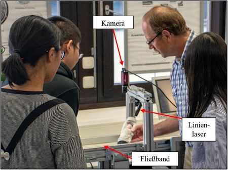 Der Laserscanneraufbau am Fließband