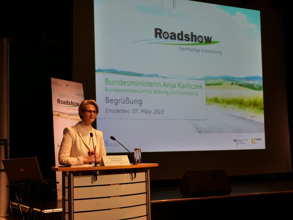 Bundesministerin Anja Karliczek bei der Eröffnung der Roadshow-Veranstaltung in Emsdetten