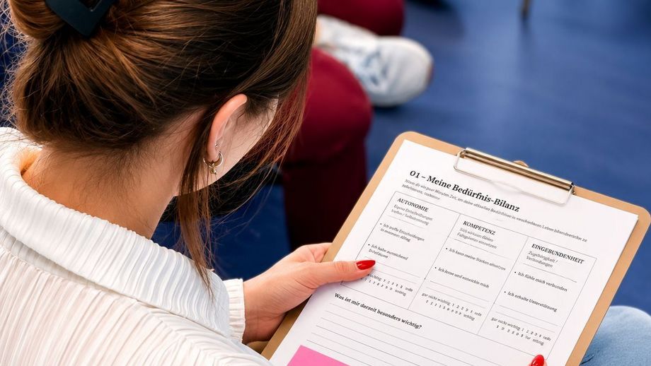 Studentin mit Notitzblock
